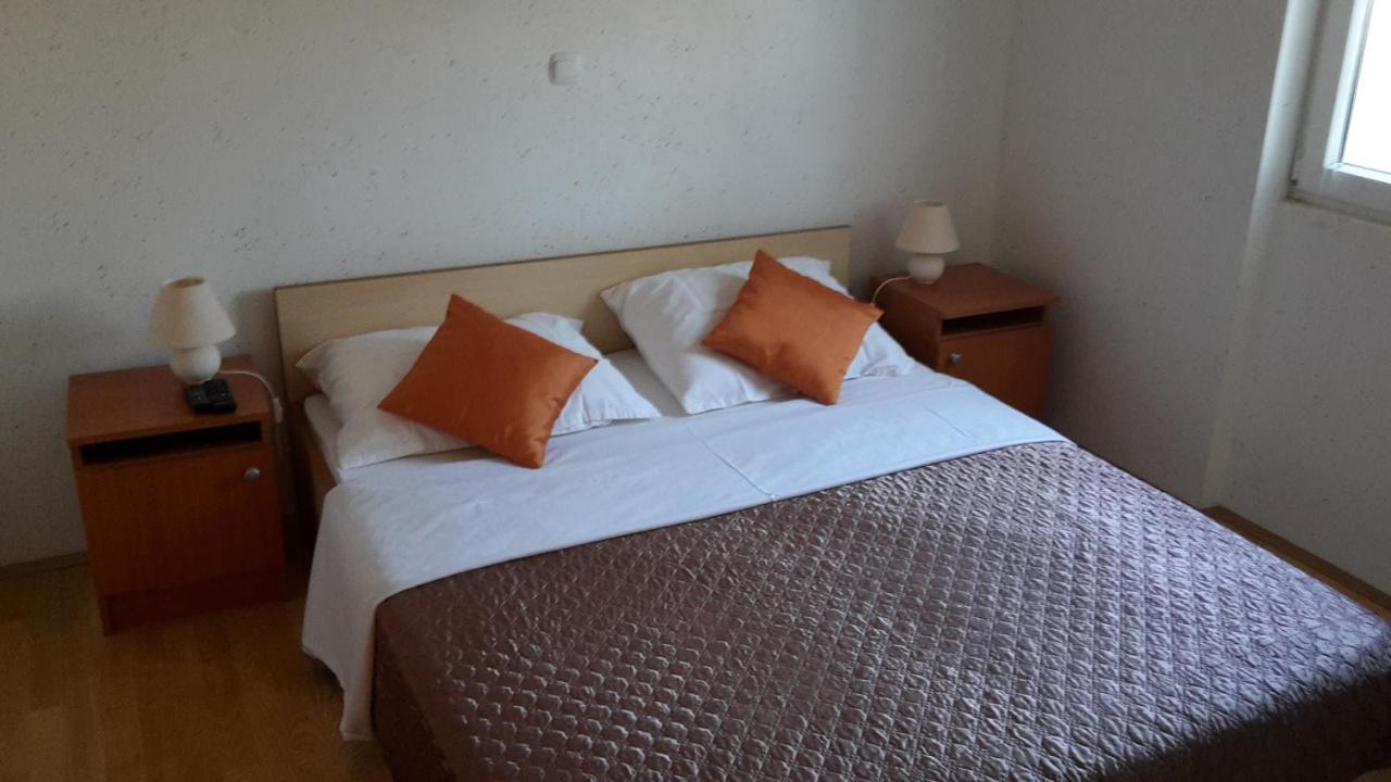 Ferienhaus Vesna 维耶拉克 外观 照片